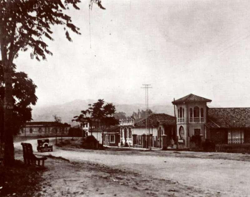 Avenida Santander, calle 51.  1930. 