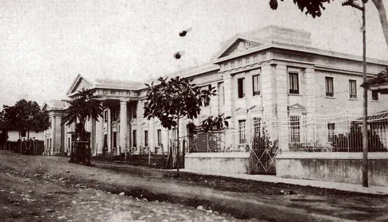 Escuela Nacional de Seoritas, antiguo colegio Santa Ins.  1932. 