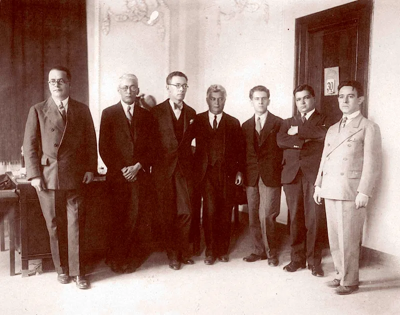 Primer gobierno Liberal despus de la hegemona conservadora.  De izquierda a derecha:  Gonzalo Restrepo, Emilio Latorre (gobernador), Jos Jaramillo, Francisco Restrepo, Juan Hurtado y Len ngel, 1930. 