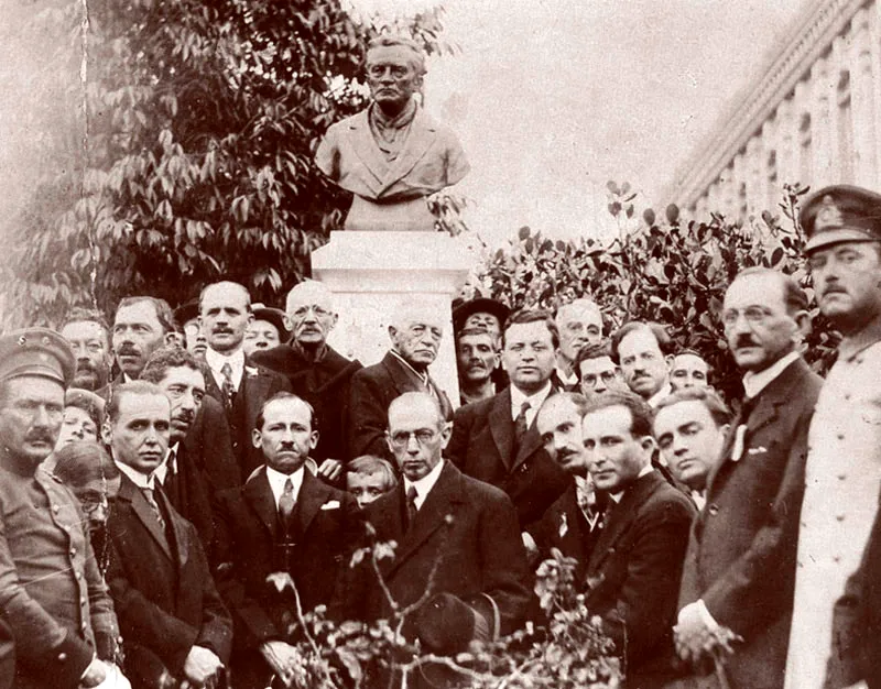 Entre otros:  Carlos E. Restrepo, expresidente de Colombia, Leonidas Coral, exsenador, Guillermo Valencia, General Pompilio Gutirrez, general Carlos Gutirrez, Emilio Robledo, Juan C. Garca, general Antonio Gmez Caldern, Gerardo Arias Meja, pbro.  Adolfo Hoyos Ocampo, MAyor Delio Duque, general Alzate, Dr. Jimnez Jaramillo, Jos Luis Garca, Ricardo Jaramillo.  