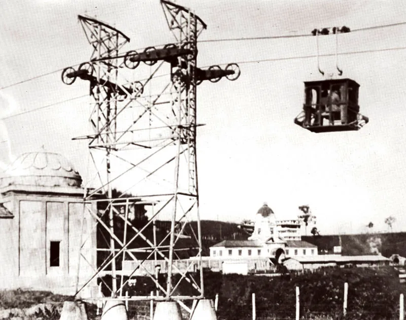 Estacin del ferrocarril y cable areo hacia Neira en 1928. 