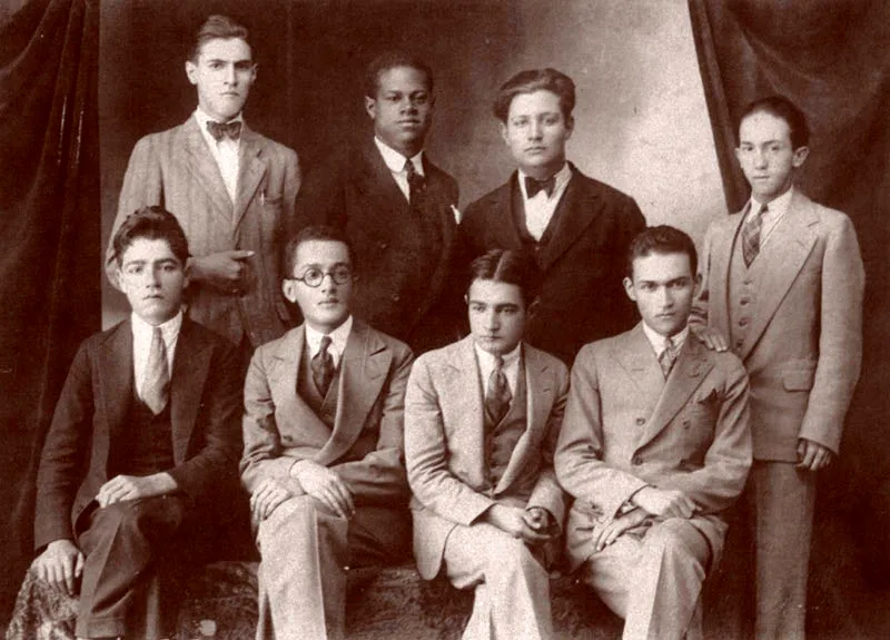 Federacin Nacional de Estudiantes, constituida en 1931 durante el primer gobierno liberal, integrada por alumnos del Instituto Universitarios de Caldas y el Colegio de Cristo, asesorada por estudiantes universitarios de Antioquia.  Aparecen, entre otros, Gabriel Jaramillo Arango, Diego Luis Crdoba, Ernesto Arango Tavera y Jos Hoyos Bernal.  