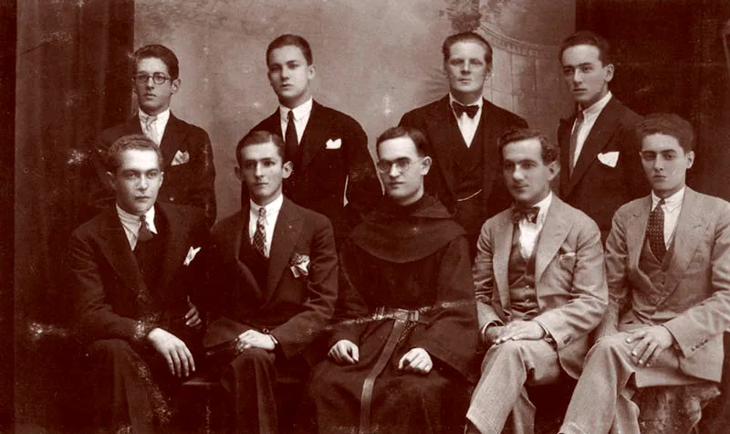 Coro de San Agustn en 1930-  De pie Guillermo Vlez, Julio Robledo, Gonzalo Medina, Roberto Rubio, Sentados Emiliano Villegas, Alfonso Vlez P., Honorato Urrutia, Carlos Clavijo y Pedro Nel Meja.  