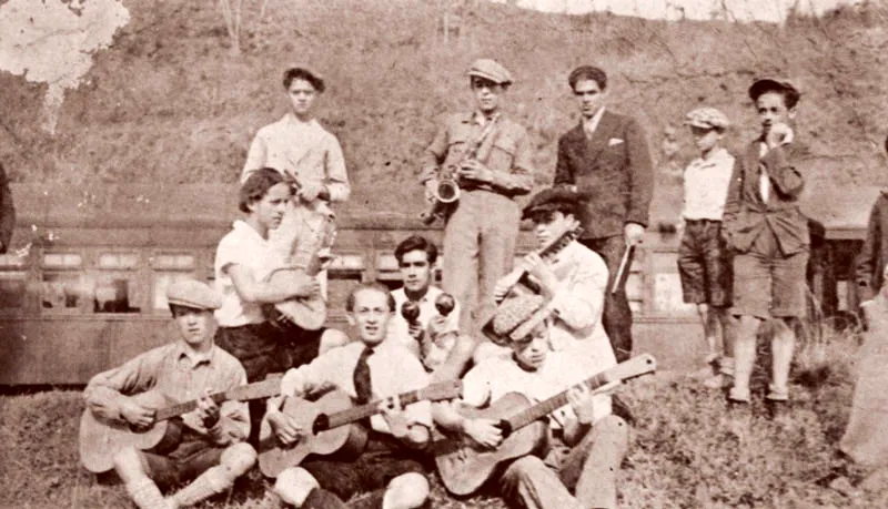 Primera estudiantina del Instituto Universitario. Ao 1935. 