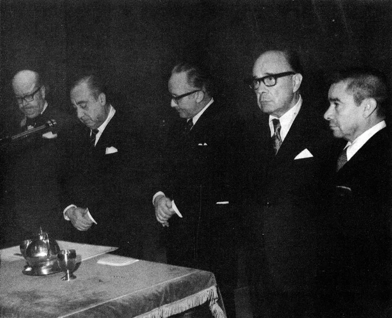 Roberto García Peña, Jorge Rojas, Juan Jacobo Muñoz, Rafael Maya, Rodrigo Arenas Betancourt. Entrega de los Premios Nacionales de Arte. Bogotá. 1965.