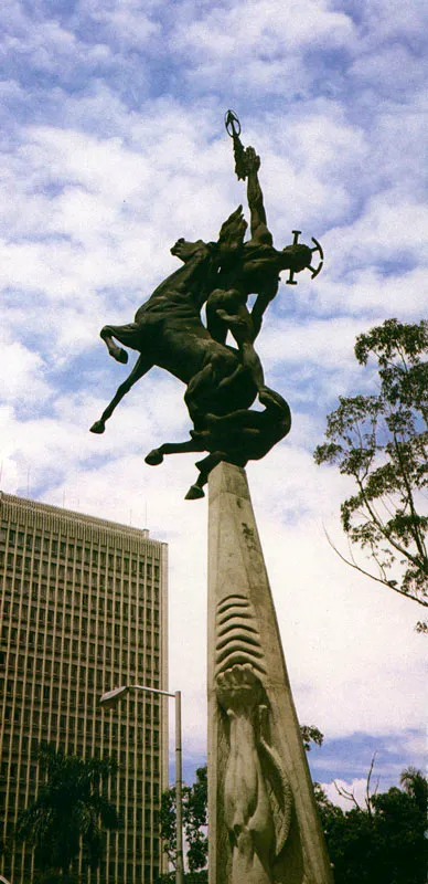 EL DESAFO.  Bronce y concreto.  1978 - 1980. 