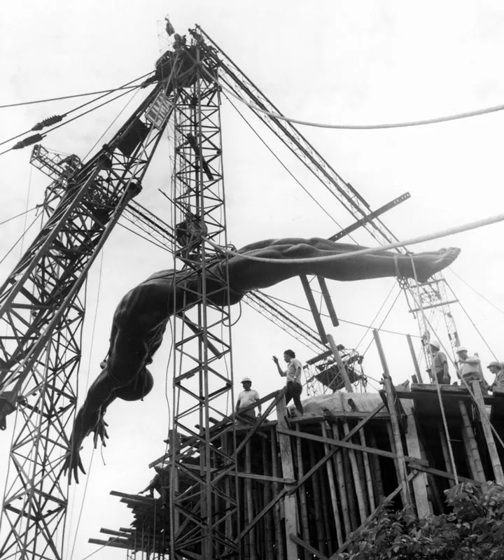 LA VIDA - TENTACIN DEL HOMBRE INFINITO.  Concreto y Bronce.  1971 - 1974. 