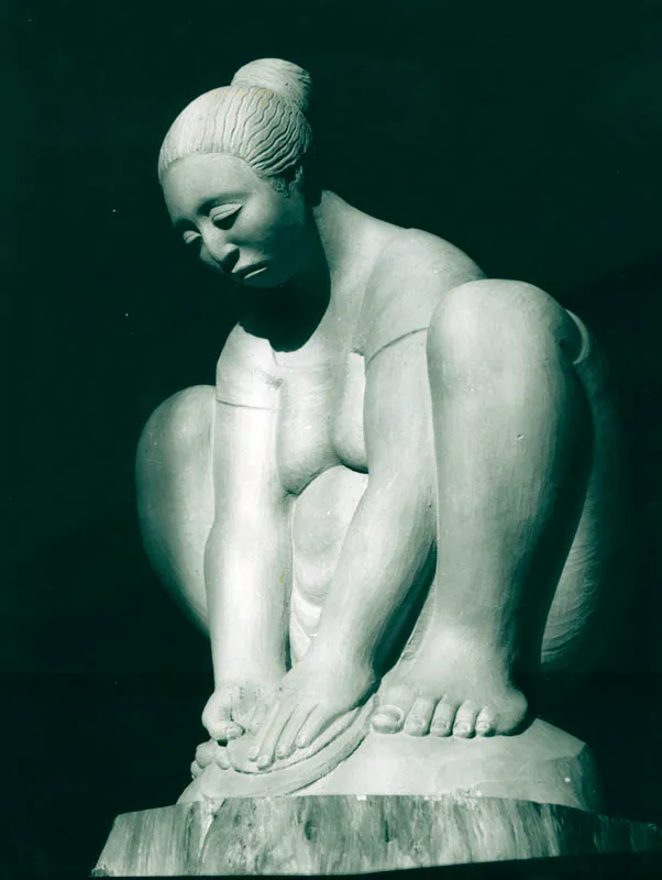 MUJER MAYA TORNEANDO. Terracota natural. 1948. 