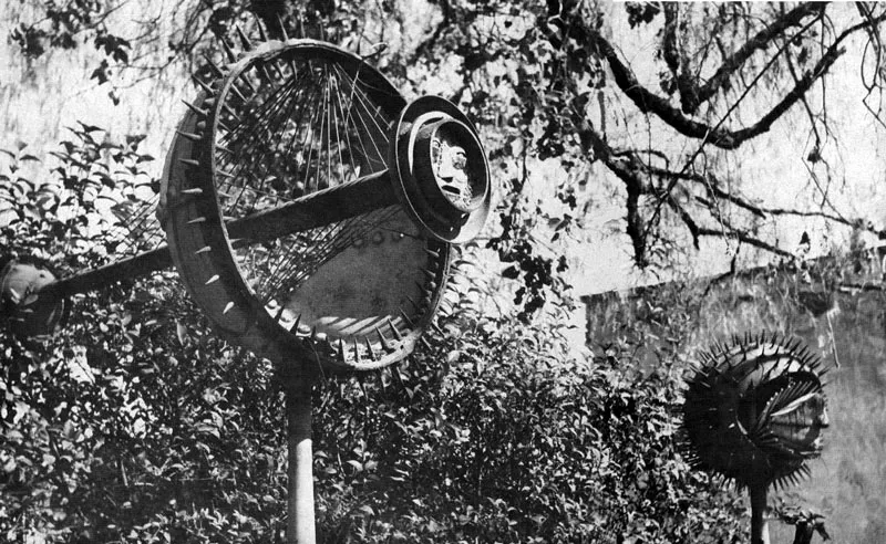 EL HOMBRE EN EL SOL.  Hierro soldado y policromado. 1960. 