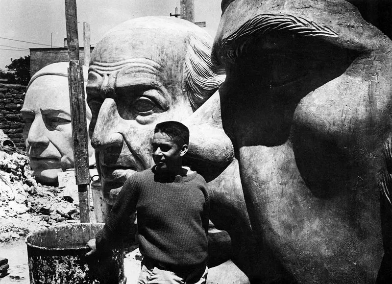 CABEZAS MONUMENALES DE MORELOS, HIDALGO Y JUAREZ.  Concreto. 1960. 