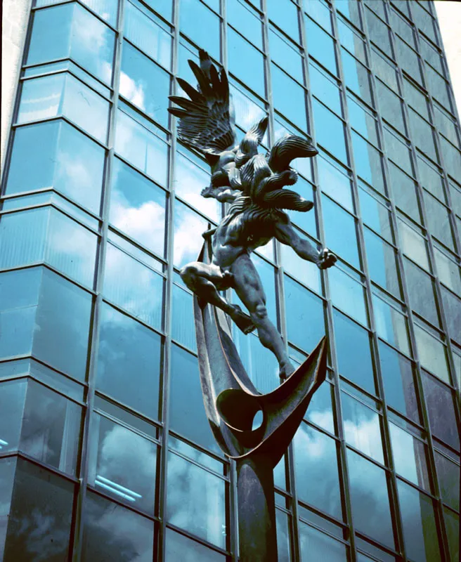 LA CREACIÓN. Bronce y acero. 1981 - 1983.