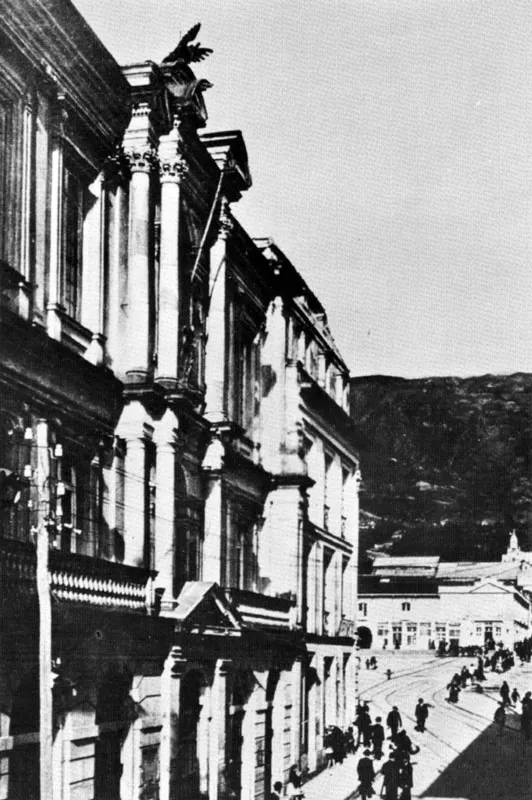 Fachada del anterior edificio de la Sociedad Colombiana de Ingenieros en la plazuela Caro, Palacio de Justicia.  