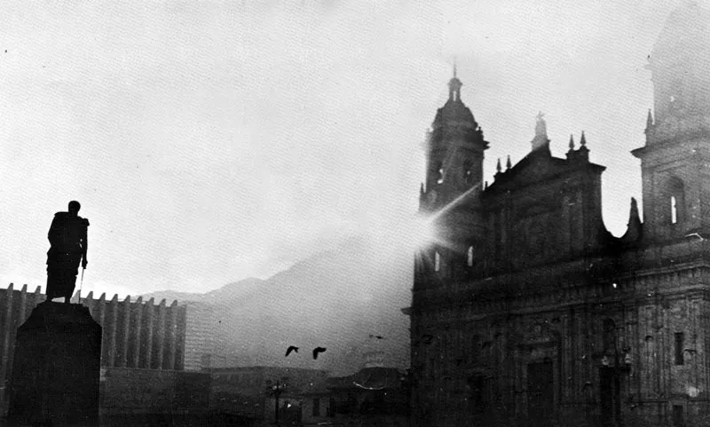 Amanecer en la Plaza de Bolvar.  