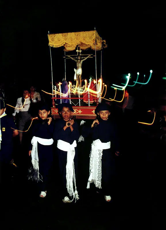 “Paso” y cargueros de las Procesiones Chiquitas. Semana de pascua en Popayán, Cauca Jeremy Horner