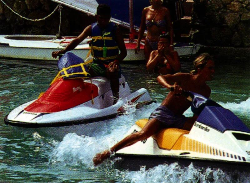 Los deportes náuticos constituyen un motivo para visitar la Isla de San Andrés, el principal territorio de Colombia en el Caribe. En cambio, a Popayán, ciudad situada en las montañas andinas, los turistas llegan atraídos por sus tradiciones varias veces centenarias. Jeremy Horner