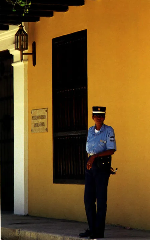 Polica de trnsito en la ciudad amurallada. Cartagena, Bolvar Jeremy Horner