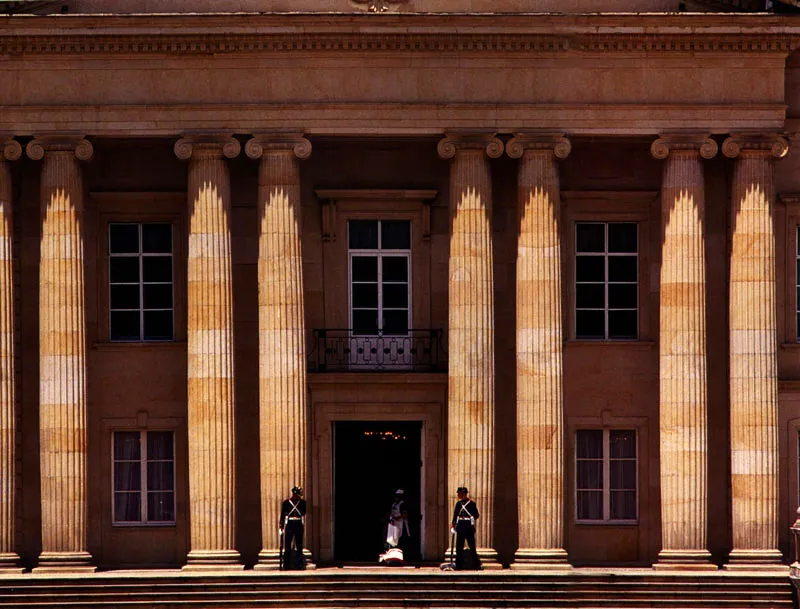 Aseo de la maana en el Palacio de Nario, Bogot Jeremy Horner