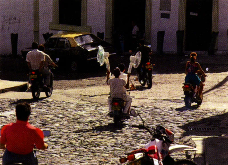 En el Departamento del Tolima, sobre el río Magdalena, queda Honda, “la ciudad de los puentes”. Cuando la erupción del volcán Nevado del Ruiz en 1985, tuvo que soportar el embate de la creciente producida por el deshielo del volcán y que, en otro sector del Tolima, sepultó a la ciudad de Armero. Jeremy Horner