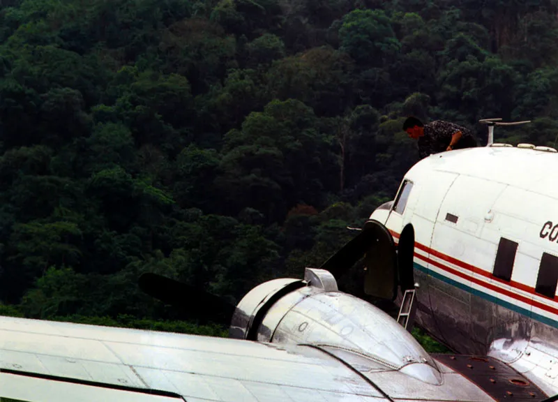 Avión en Bahía Solano o “Ciudad Mutis”, Chocó Jeremy Horner