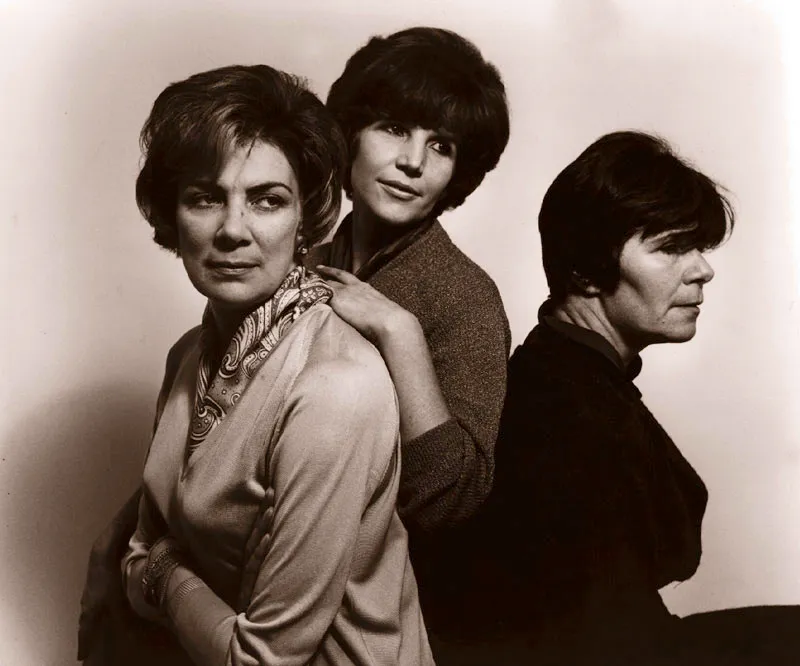 Cecilia Iregui de Holguín,
Graciela Samper de Bermúdez y Gabriela Samper Hernán Díaz