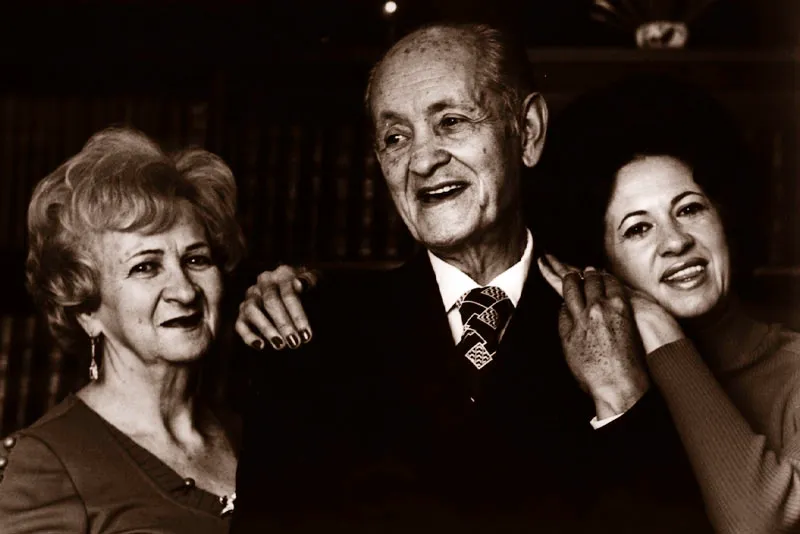 Gustavo Rojas Pinilla, Carola Correa de Rojas y 
Mara Eugenia Rojas Hernn Daz