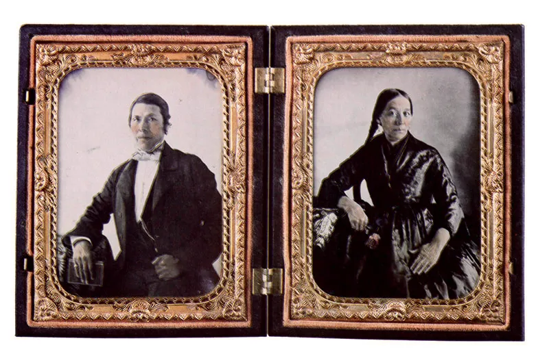 ANONIMO. Retratos masculino y femenino. 1865c. Ambrotipos. 10.2 x 8.2 cm. cada uno. Propiedad David Muoz Azuero, Bogot. 