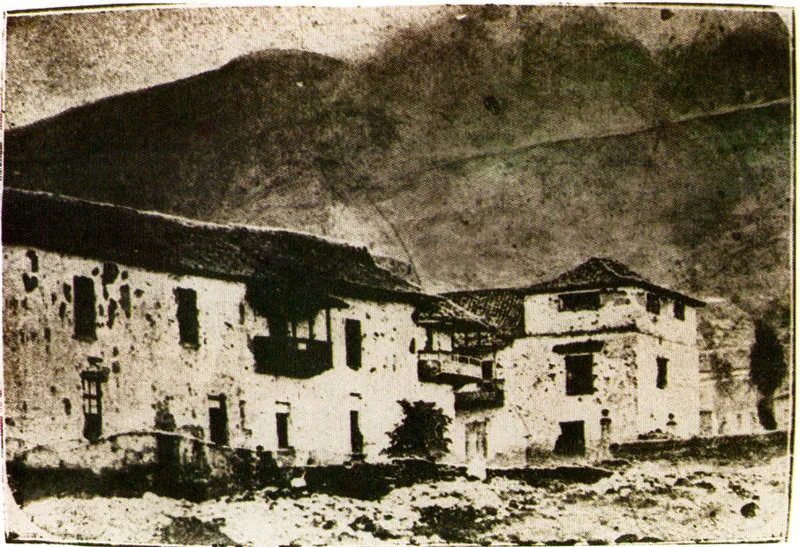 LUIS GARCIA HEVIA. Costado Sur del Convento de San Agustín, Bogotá. 1862. Fotografía publicada en El Gráfico febrero 25 de 1911.