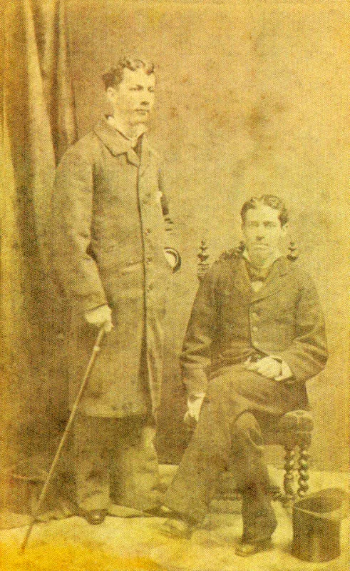 LUIS GARCIA HEVIA. Retrato de dos hombres. 1865c. Copia en albúmina. 9.3 x 5.7 cm. Propiedad Pilar Moreno de Angel, Bogotá.