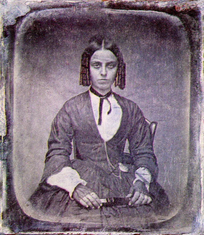 ANONIMO. Enriqueta Pérez. Bogotá. 1848c. Daguerrotipo. S. 1 x 7.0 cm.