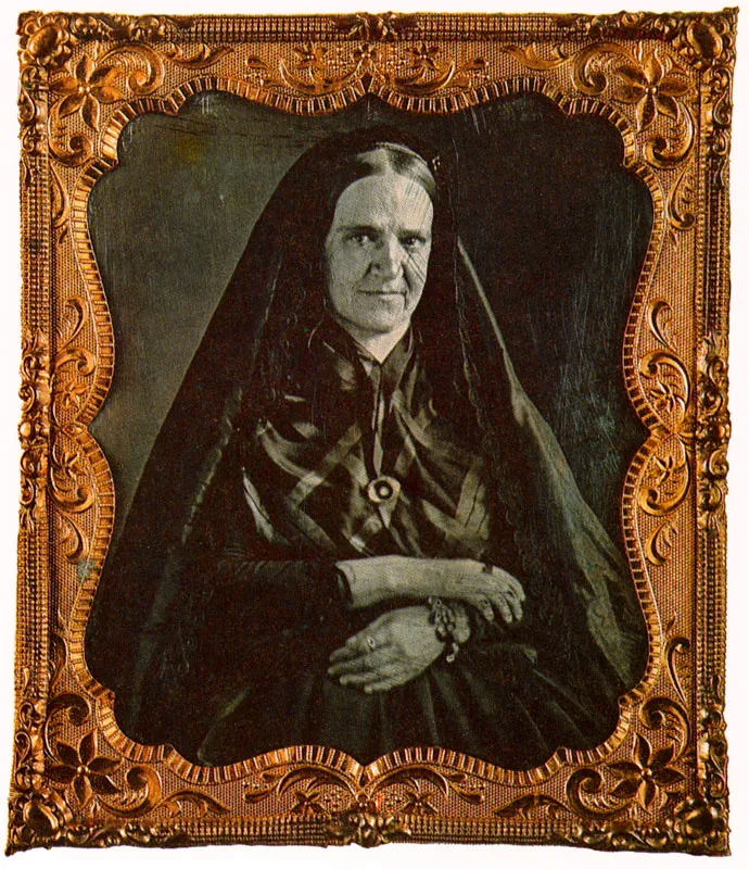 ANONIMO. Retrato femenino. 1852c. Daguerrotipo. 8.3 x 7.0 cm. Propiedad Beatriz de Téllez, Bogotá.