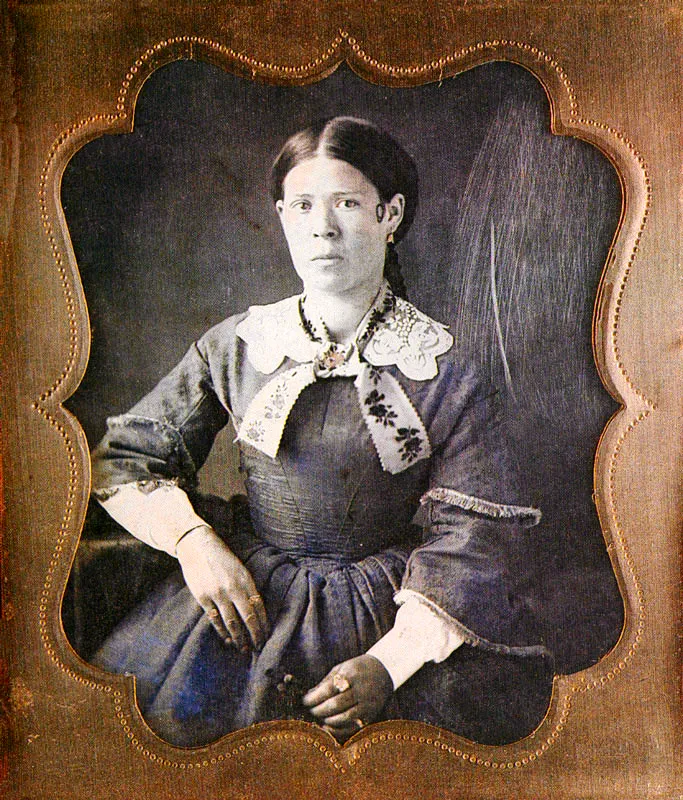 ANONIMO. Retrato femenino. 1850c. Daguerrotipo. 8.2 x 7.0 cm. Propiedad particular, Bogotá.