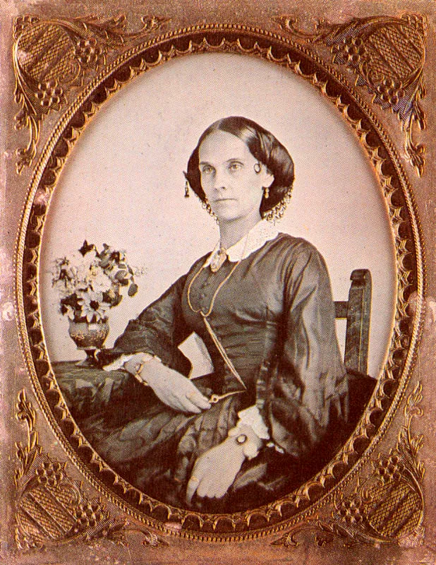 ANONIMO. Retrato femenino. Bogotá. Ambrotipo. 10.8 X 8.1 cm. Propiedad Mauricio Villaveces, Bogotá.