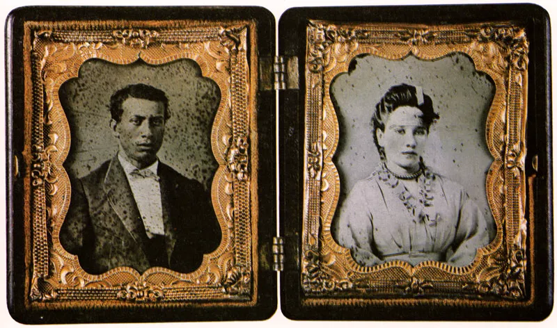 ANONIMO.
Retrato masculino. Ferrotipo. 6.6 x 5.3 cm.
Retrato femenino. Ambrotipo. 6.6 x 5.3 cm.
1855c.
Propiedad Adolfo León Gómez, Bogotá.