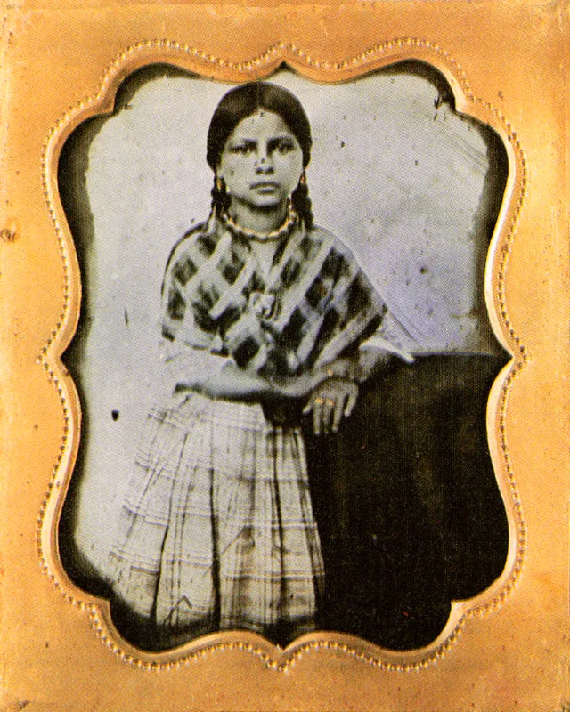 ANONIMO. Baltasara de Rojos. 1855c. Ambrotipo. 6.4 x 4.9 cm. Propiedad Berta de Serrano, Barranquilla.