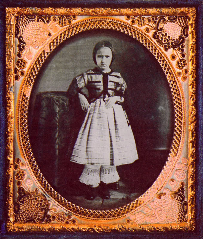 ANONIMO. Retrato de niña, 1860C. Ambrotipo. 8.3 X 7.0 cm. Propiedad Ana de Bravo e hijos, Medellín.