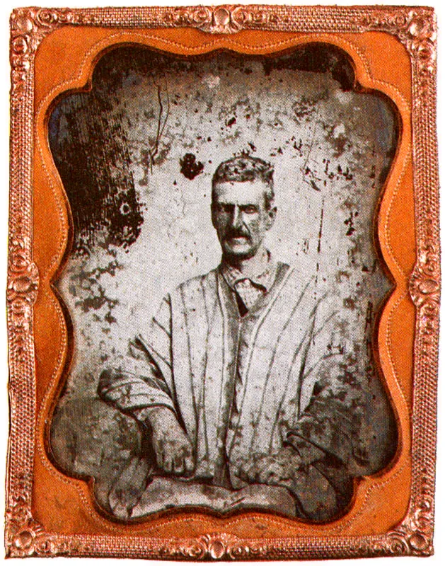 ANONIMO. Retrato masculino. 1865c. Ambrotipo. 10.9 X 8.3 cm. Propiedad Olga y Jim Amaral. Bogotá.