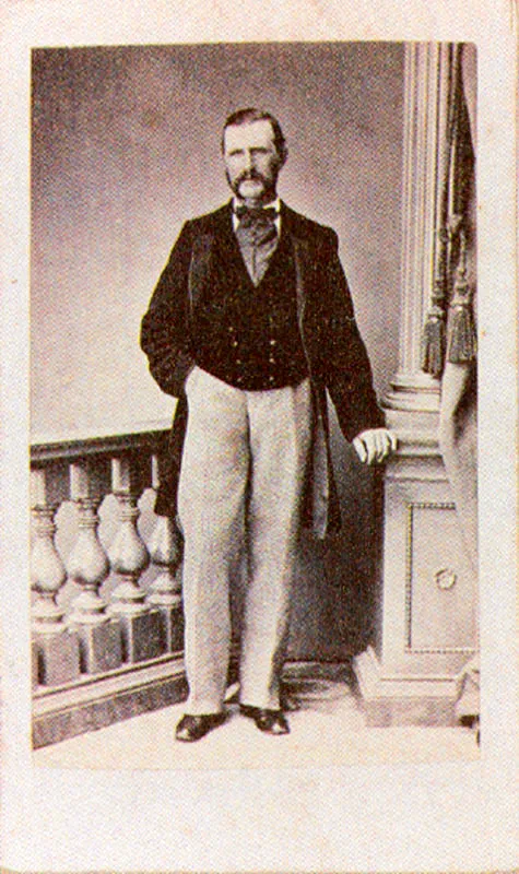 PAREDES & CIA.
R.D. Sayer. 1866c. Bogotá.
Copia en albúmina?gelatina. 8.6 X 5.2 cm.
Propiedad. José Hernán Aguijar, Bogotá