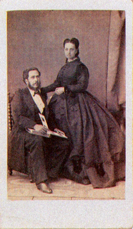 PAREDES & CIA. Retrato de pareja. 1864C. Bogot. Copia en albmina. 8.7 x 5.4 cm. Propiedad particular, Bogot. 