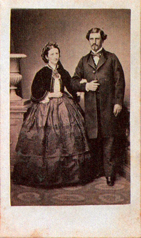 PAREDES & CIA. Retrato de pareja. 1865c. Bogot.
Copia en albmina. 8.6 x 5.2 cm. Propiedad particular, Bogot. 