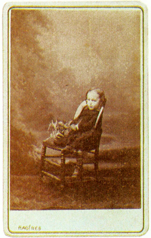 JULIO RACINES. Retrato de niño. 1878C. Bogotá. Copia en albúmina. 8.7 x 5.6 cm. Propiedad particular, Bogotá.