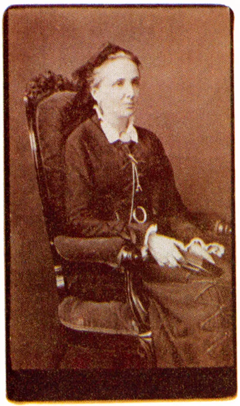 ANONIMO. Soledad Acosta de Samper. 1878c. Copia en albúmina. 9.3 x 5.2 cm. Colección Biblioteca Luis Angel Arango, Bogotá.