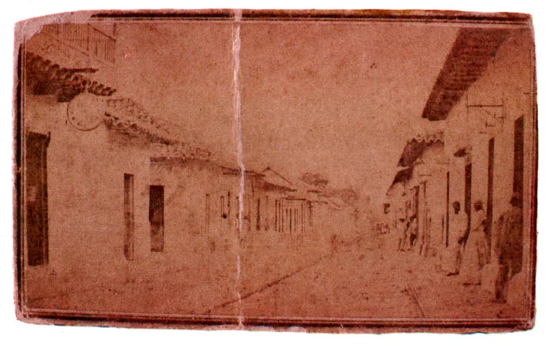 Atribuido a VICENTE PACINI. Calle del Comercio. Cúcuta. 1875c. Copia en albúmina. 5.5 X 9.5 cm. Colección Academia de Historia de Norte de Santander, Cúcuta.