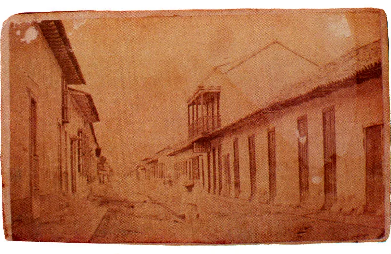 Atribuída a VICENTE PACINI. Calle de la Botica Alemana. Cúcuta. 1875c. Copia en albúmina. 5.8 x 9.6 cm. Colección Academia de Historia de Norte de Santander, Cúcuta.