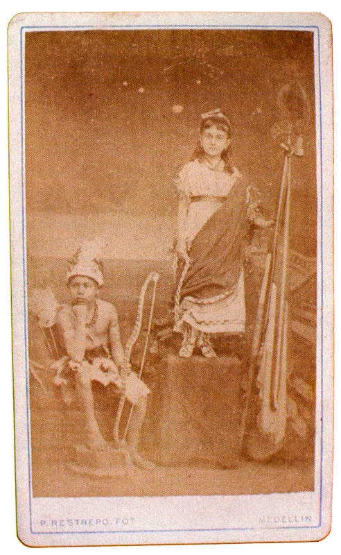 PASTOR RESTREPO.
Alegoría. Medellín, 1875c.
Copia en albúmina. 9.2 X 5.6 cm.
Propiedad particular, Bogotá.