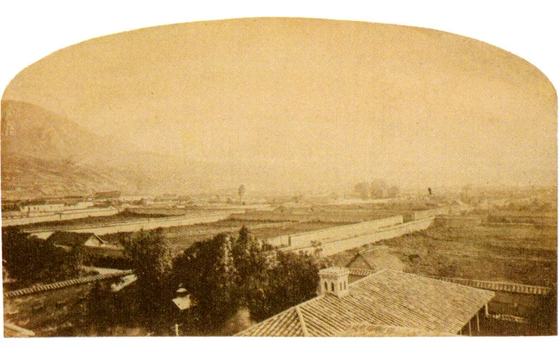 ANONIMO
 Vista de Bogot desde la casa de las
 Sayer. 1868.
 Copia en albmina. 10. 1 X 18.2 cm.
 Propiedad Jorge Langlais, Bogot. 