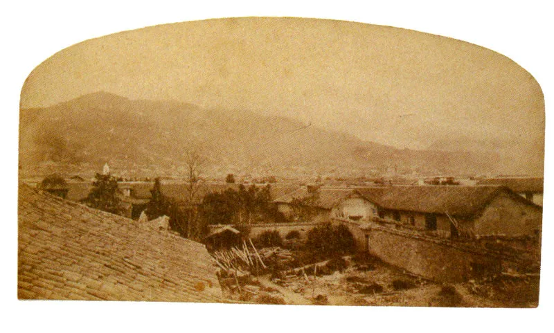 ANONIMO. 
 Panormica de Bogot. 1868.
 copia en albmina. 10 x 17.4 cm.
 Propiedad. Jorge Langlais, Bogot. 