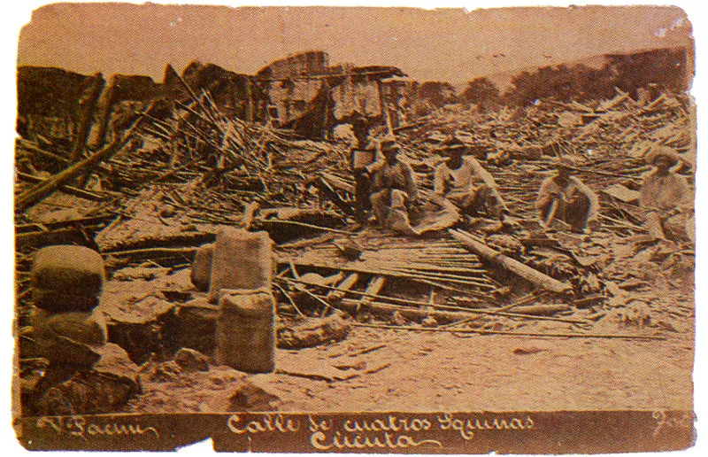 VICENTE PACINI.
Ruinas de la Calle de cuatro Esquinas.
Cúcuta. 1875.
Copia en albúmina–gelatina.
11. 7 x 17.9 cm.
Colección Academia de Historia de
Norte de Santander, Cúcuta.