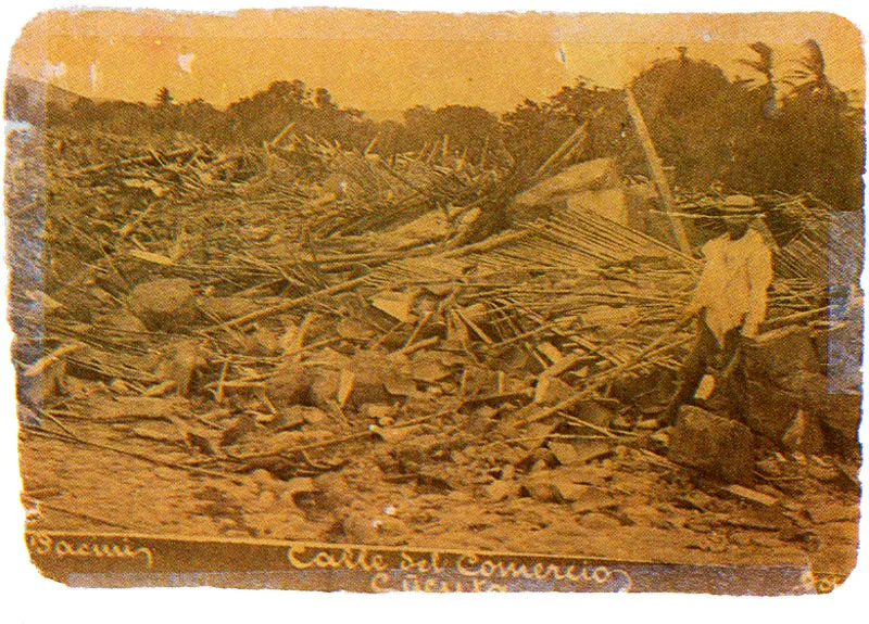 VICENTE PACINI. 
 Ruinas de la Calle del Comercio.
 Ccuta. 1875.
 Copia en albminagelatina m  tina.
 10.8 x 15.7 cm.
 Coleccin Academia de Historia de
 Norte de Santander, Ccuta. 