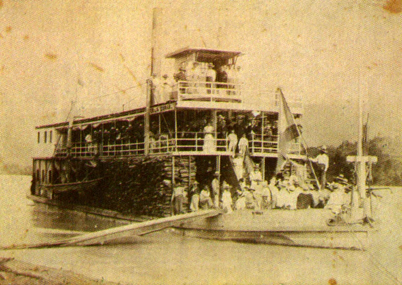 JULIO RACINES. Vapor Emilio Durán en el alto Magdalena. 1884c. copia en albúmina. 15.1 X 23.1 Cm. Propiedad Jorge Langlais, Bogotá.
