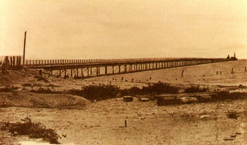 EZEQUIEL DE LA HOZ. 
 Muelle de Puerto Colombia. 1895c.
 Fotografa publicada en Revista
 Ilustrada No. 3, agosto 4 de 1898. 